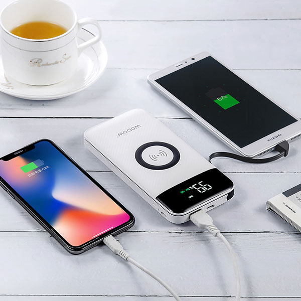 數顯無線充移動電源機線一體屏顯充電寶客戶交流商務拜訪禮品